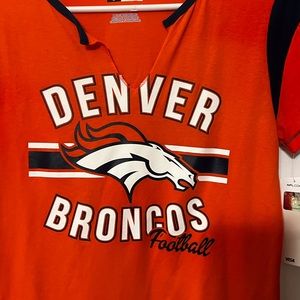 Women’s NFL Denver Broncos T Shirt Large Orange NWT